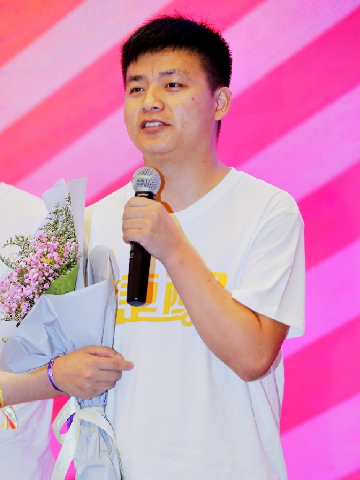 方珊珊.JPG