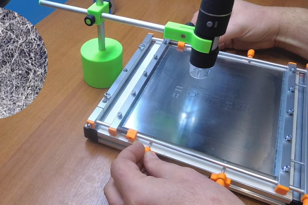 “檢查 PCB 上的模板對(duì)齊以防止焊膏缺陷?！? width=