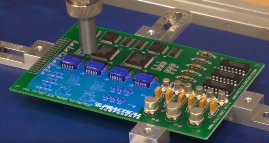 帶有保形涂層的工業(yè) PCB 用于爬電距離保護