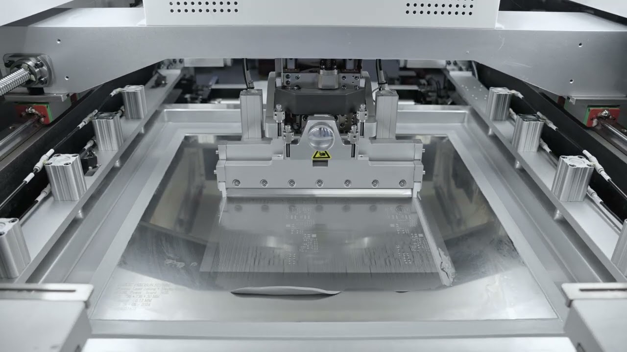 使用模板打印機在 PCB 上涂覆錫膏進(jìn)行 SMT 組裝