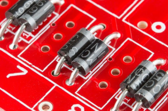 帶二極管的紅色 PCB