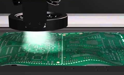 焊膏檢查機(jī)檢查 PCB 上的 BTC 沉積物。
